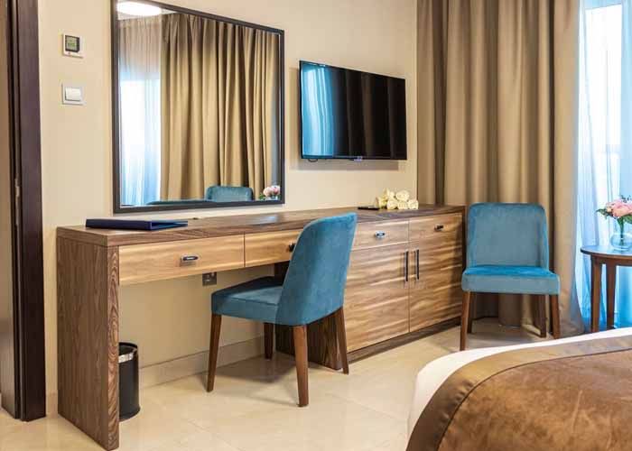 Dresser & Credenzas